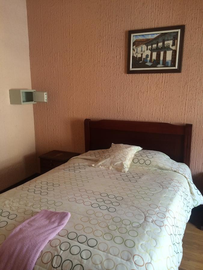 Hotel Catedral Quito Quarto foto